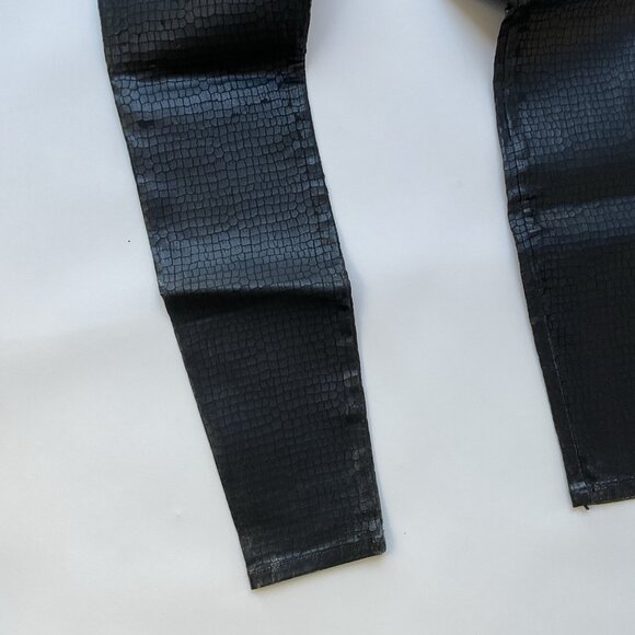 Guess Women’s Shape Up Seamless Skinny Jeans Reptile Black Waxed Finish Size 25 - Picture 3 of 14